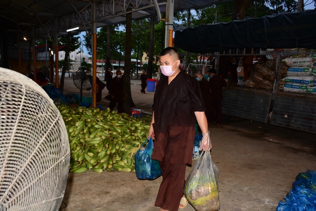 Chùa Hoằng Pháp: Tiếp tục hỗ trợ người dân khó khăn trong đại dịch Covid (đợt 8)